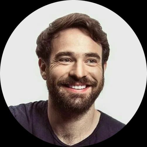 Jorge - CEO de cadena de yoga