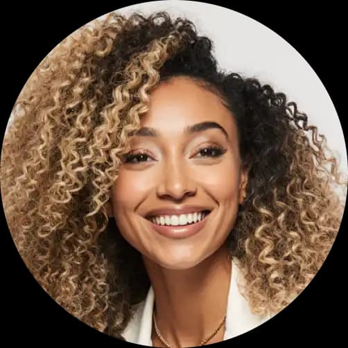 Claudia - Gerente de salon de cejas