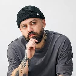 Ignacio - Dueño de barbería