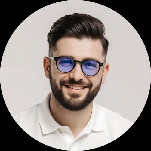 Julio - Gerente de salón de uñas