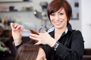 Los grados de elevación para corte de cabello: tipos y paso a paso