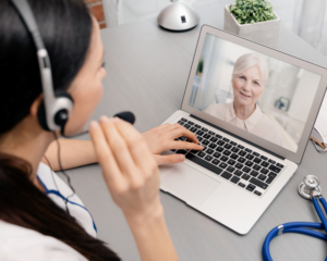 ¿Cómo brindar una buena atención médica online?