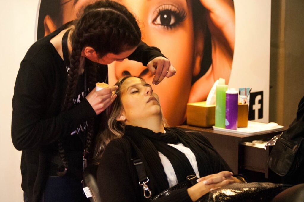 Cómo fidelizar a los clientes de tu salón usando redes sociales