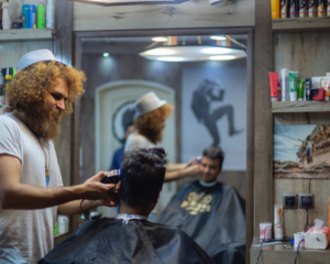 ¿Qué significa ser barbero hoy? Funciones, habilidades y diferencias clave con el peluquero