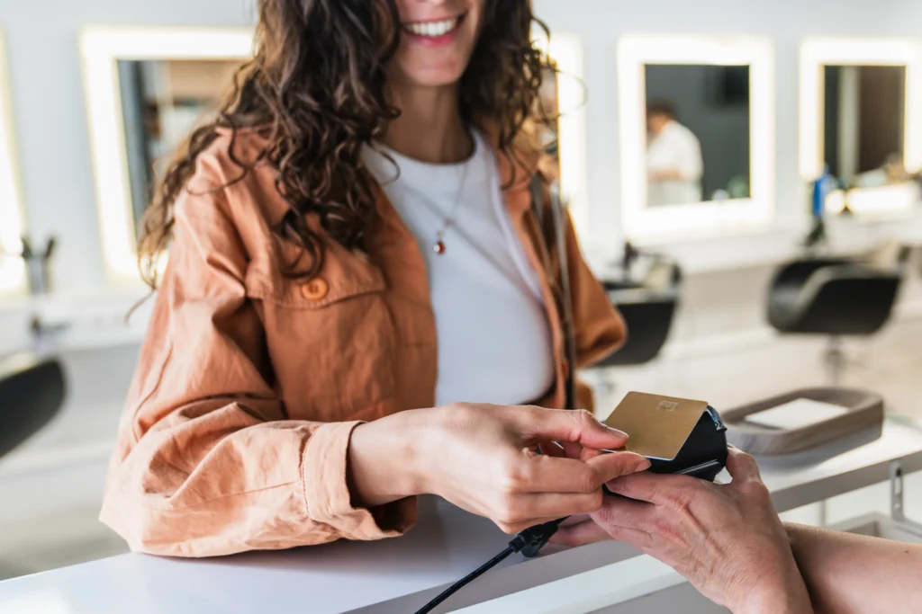 Cómo optimizar tu lista de servicios para aumentar el ticket promedio