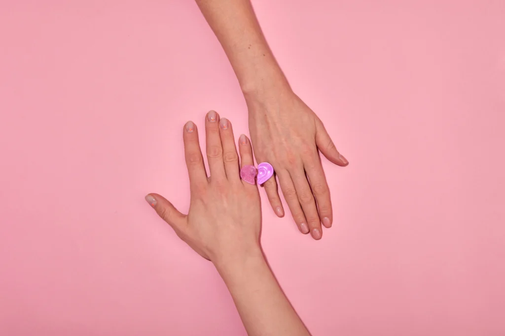 Manicure permanente o semipermanente: diferencias, cuidados y cuál elegir