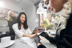 Cómo abrir una nail spa: guía completa