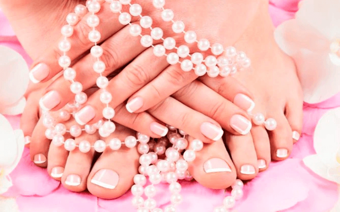 PROMO MANICURE + PEDICURE