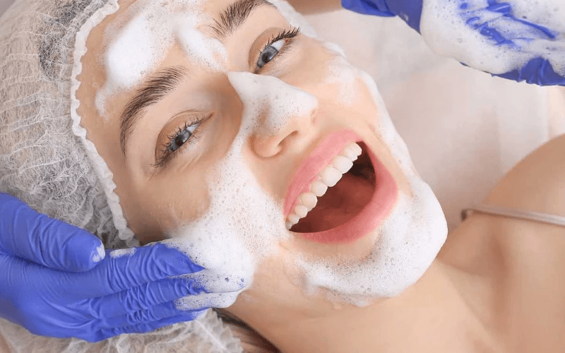LIMPIEZA FACIAL PROFUNDA + TERAPIA LED