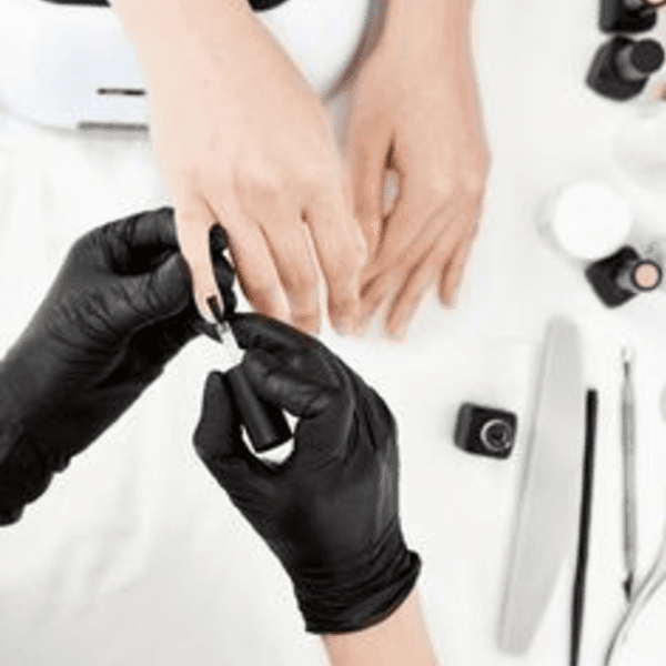 01 MANICURA TRADICIONAL COLOR LISO (Requiere seña de 3000)