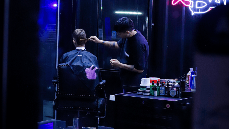 B A N Ú S B A R B E R S S H O P banner