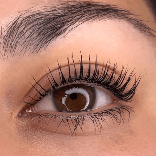 Lash Lifting con color y nutrición