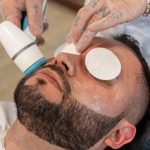 CORTE + BARBA + LIMPIEZA FACIAL PROFUNDA LUMI SPA