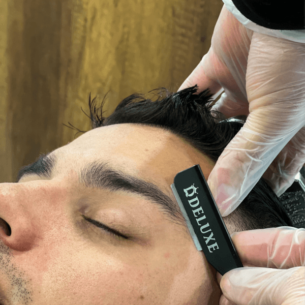 CORTE DE CABELLO + DEPILACION CEJAS 