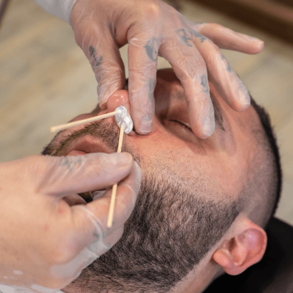 DEPILACIÓN FACIAL CON CERA