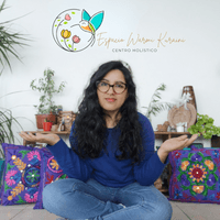   Centro Holístico Warmi Kuraini  logo