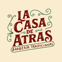 La casa de atras barberia tradicional  logo