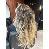 Beauty salon Amparo dorado  logo