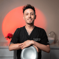 Clínica Estética Facial Integral VELTVET by Dr. Danny Escobar logo