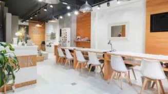 The Nails Kitchen interior