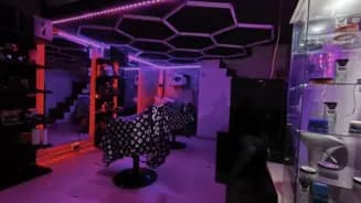 NEAS BARBER interior