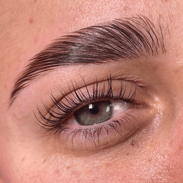 Laminado de cejas (incluye perfilado)