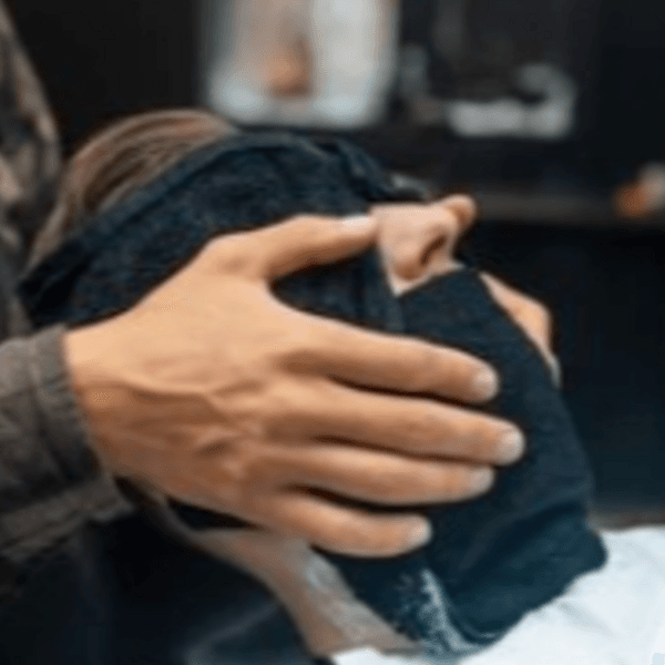 Corte de Cabello Premium (incluye Lavado + Peinado + Pomadas y Cortesia) y Ritual de Barba Clásico con Toallas Calientes + Skin Care Americano