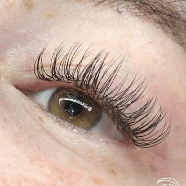 ONDULACIÓN DE PESTAÑAS CON TINTE + VITAMINAS