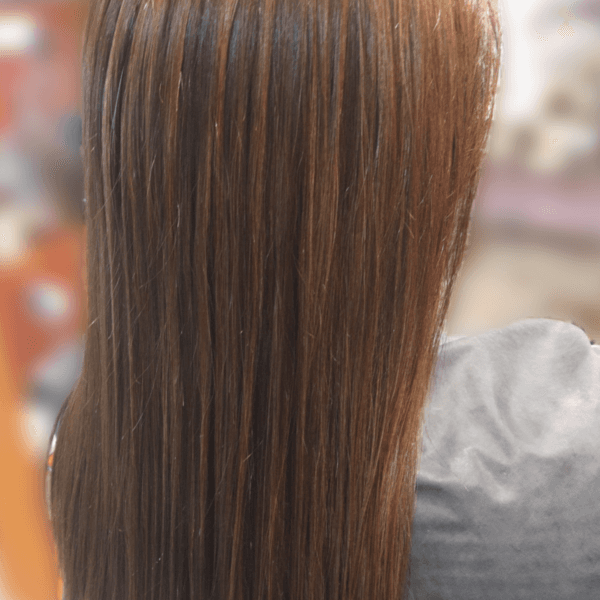 Alisado permanente (CM) cabello medio desde los hombros y hasta bretel