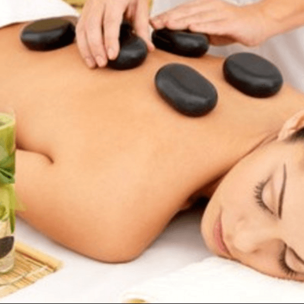 Masajes con piedras calientes