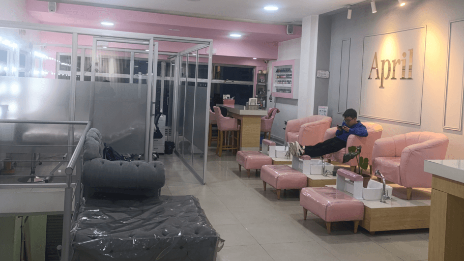 APRIL CEJAS Y PESTAÑAS interior