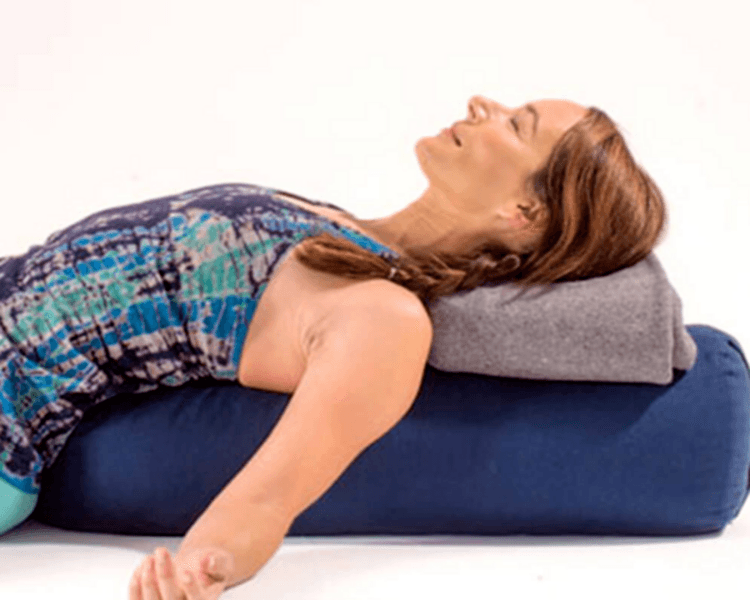 CLASE DE YOGA TERAPÉUTICO