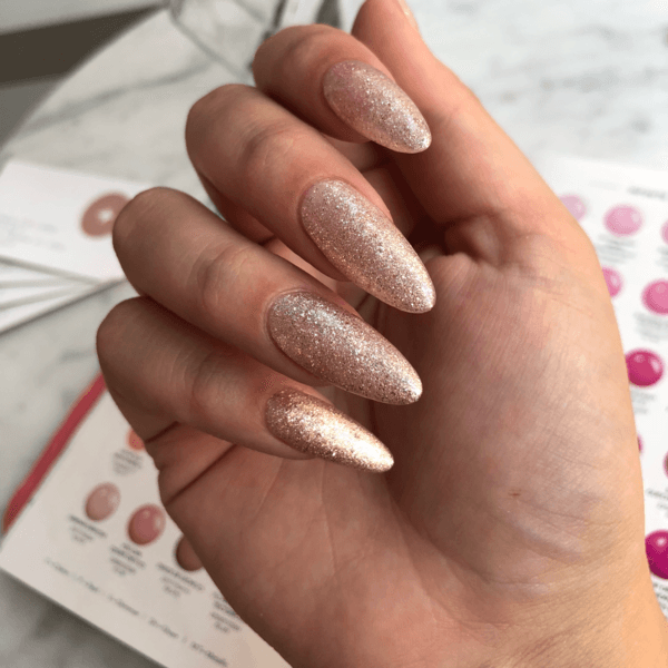 Esculpidas en Gel con Esmaltado Semipermanente