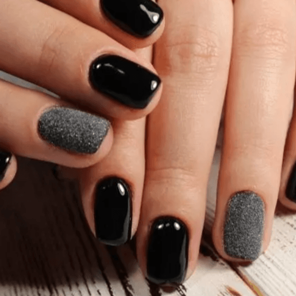 Esmaltado semipermanente con 2 diseños