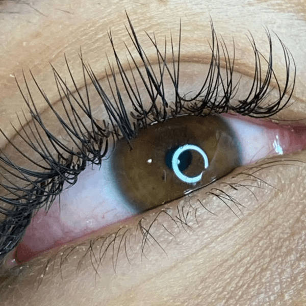 Pestañas 1 a 1 efecto clasico ( Asistir sin Maquillaje)