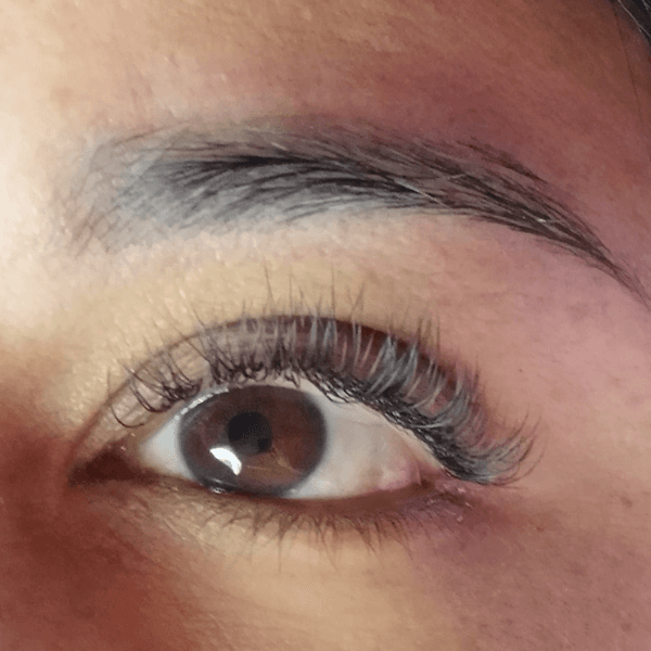 Extensiones de Pestañas Efecto Clásico