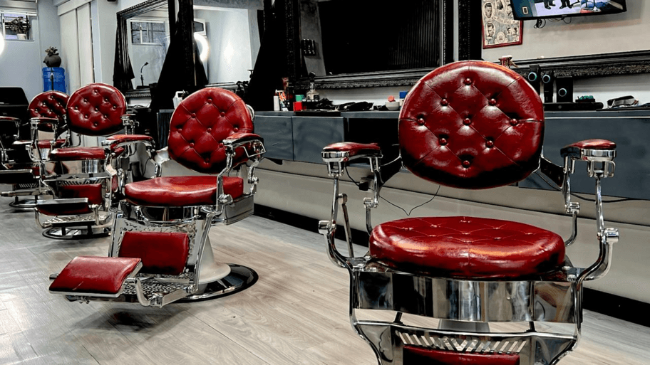Seven Classic Barber interior