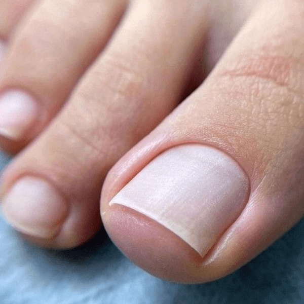 Podoestética + esmaltado tradicional DE REGALO