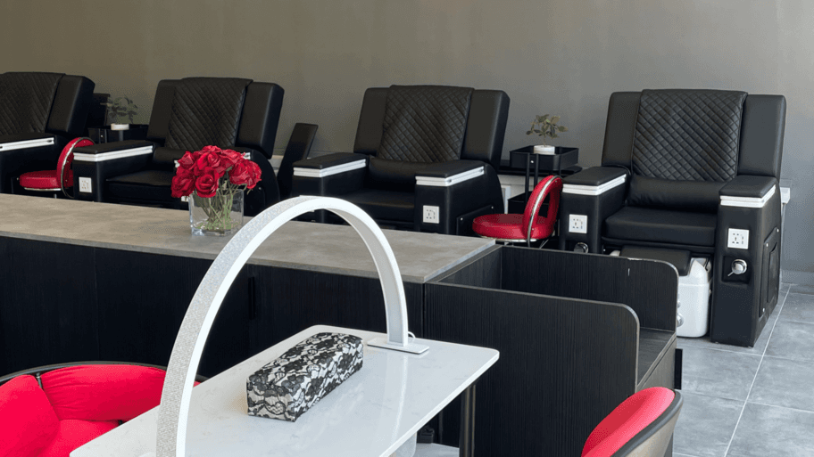 French Beauty Gerónimo interior