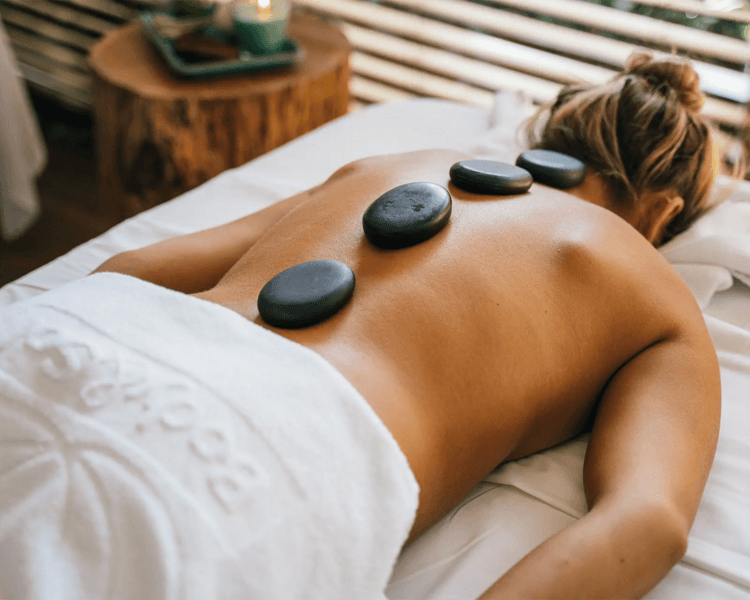 Masaje Relajante con Piedras Calientes