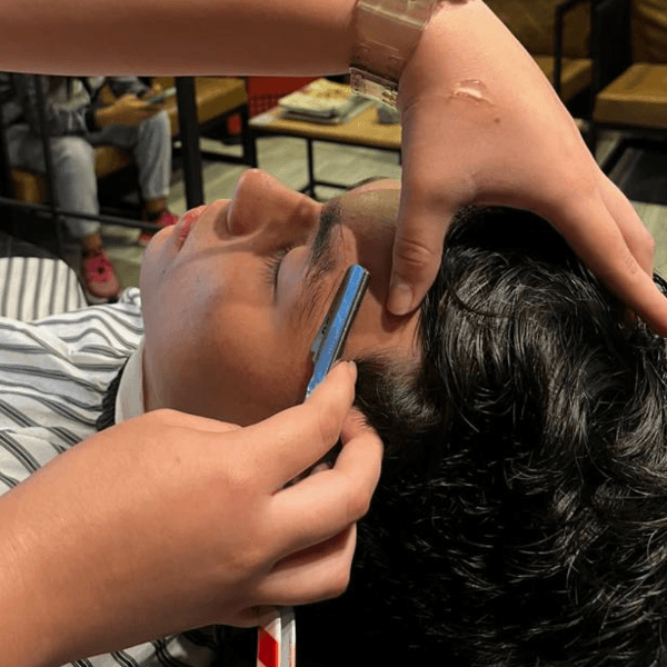 Corte tradicional con cejas