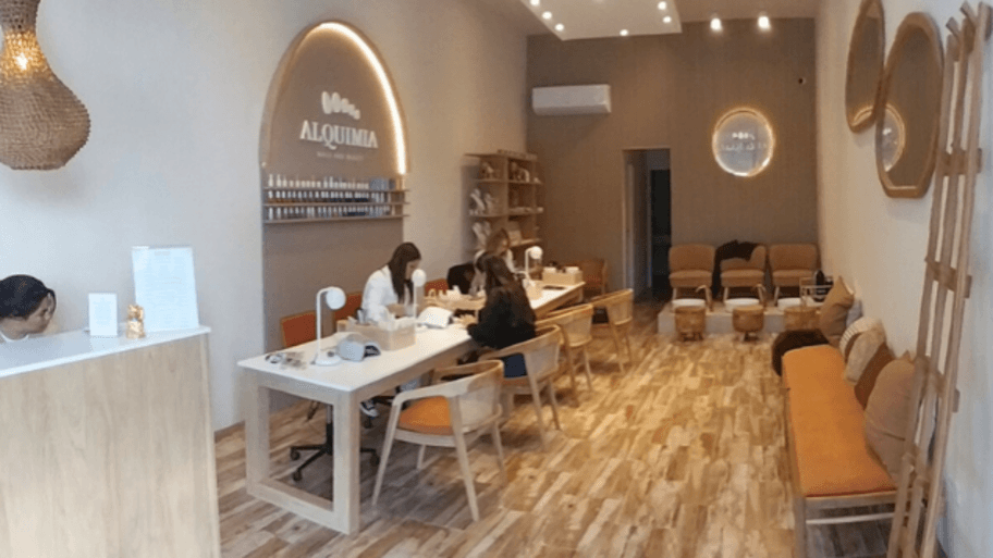 ALQUIMIA NAILS AND BEAUTY interior