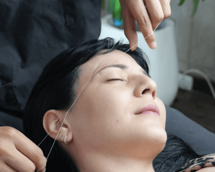 Perfilado de cejas con Hilo/ Pinza