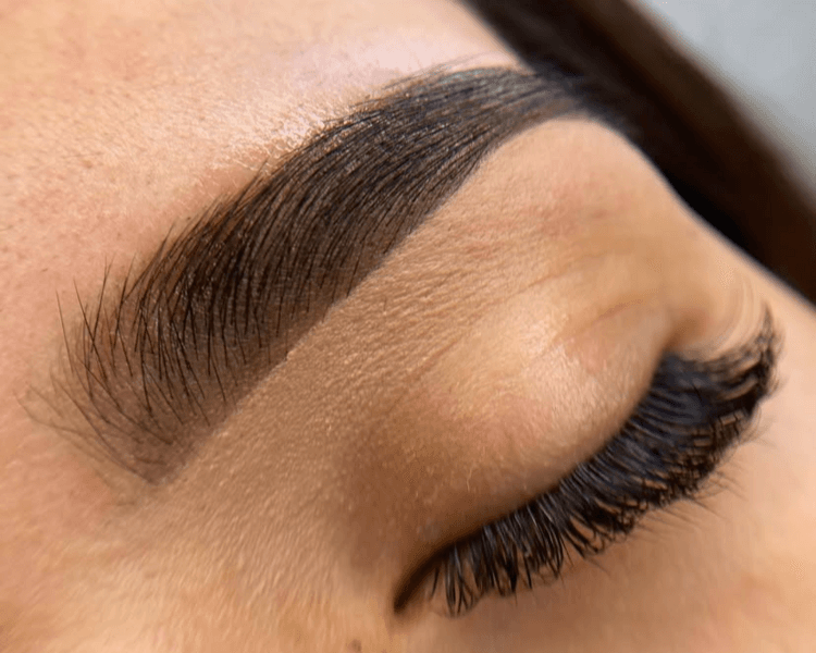 Diseño de cejas 21brows