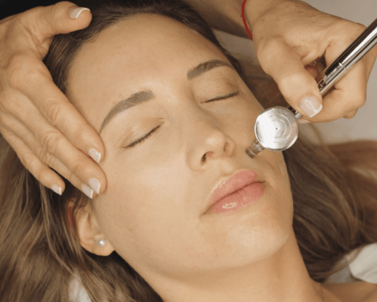 Oxigenoterapia Deluxe + Dermaplaning