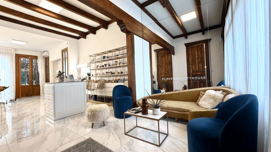 LIA VENA BEAUTY HOUSE banner