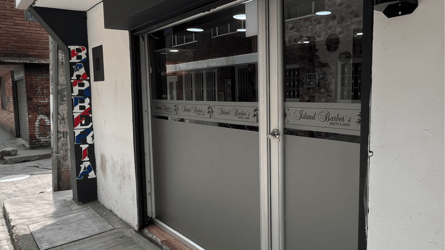 ISLAND BARBERS HAIRCUTS & SHAVES 🪮✂️💈 interior