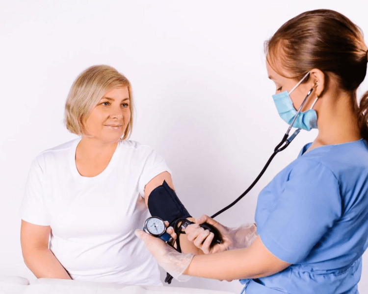 Atención de Enfermería para Control de Signos Vitales