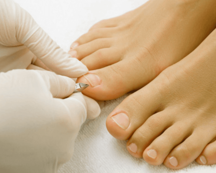 BELLEZA DE PIES , (no incluye podología ni esmaltado) (DESCUENTO EN EFECTIVO) $13.000