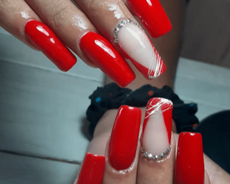 MANICURIA+ESCULPIDAS EN ACRÍLICO+DISEÑO